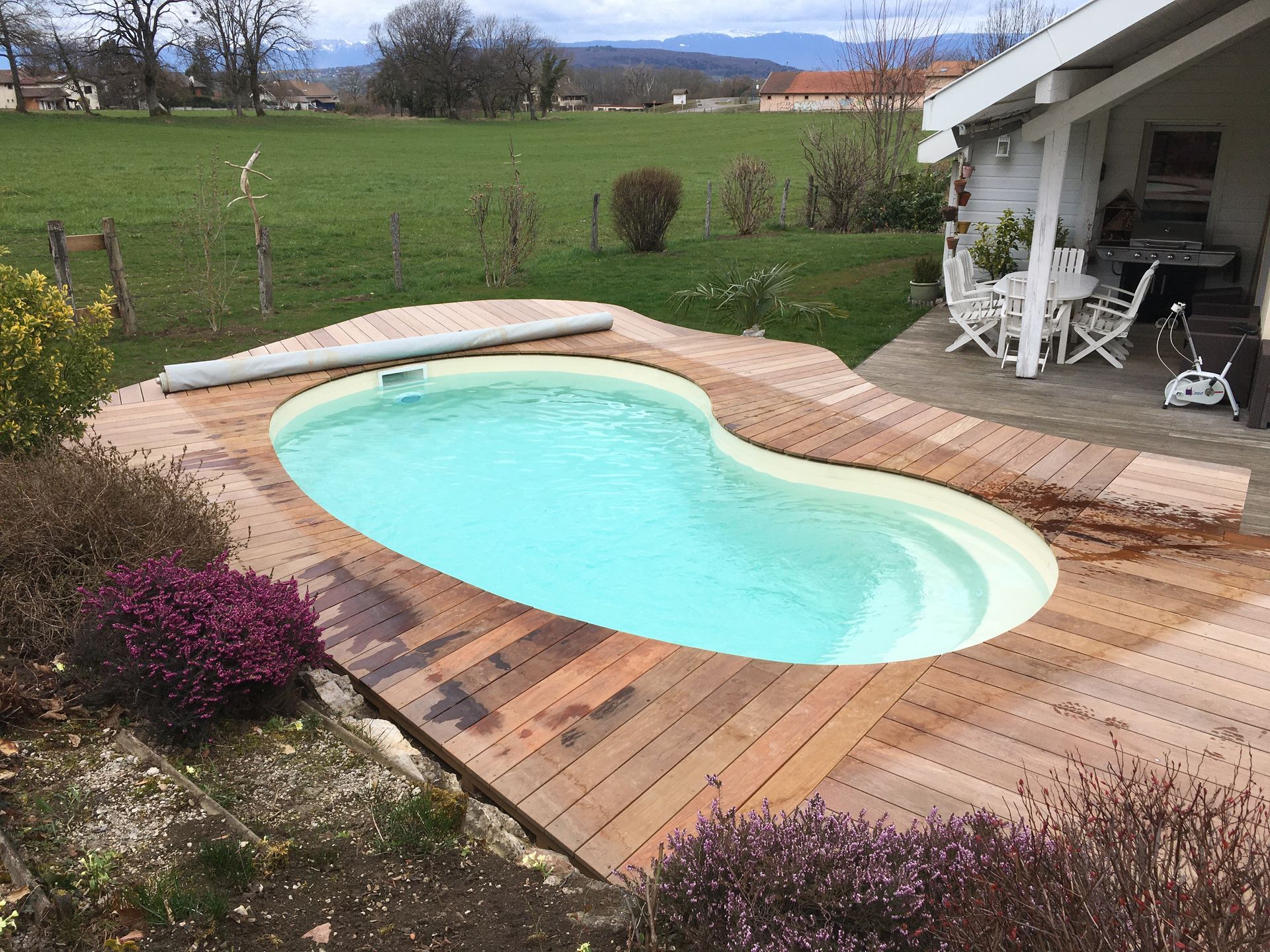 Photo d'une petite piscine à coque