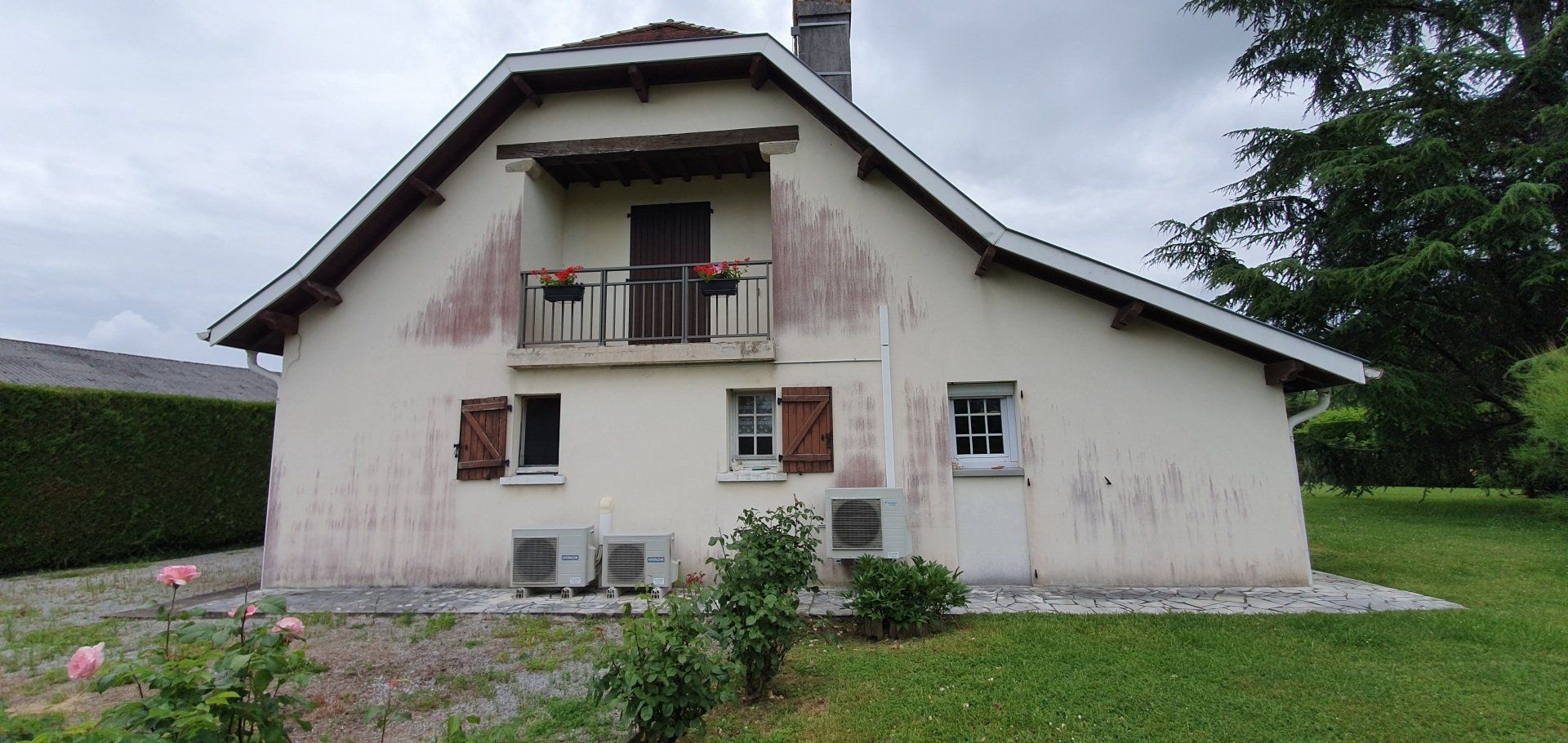 Maison délabrée avant