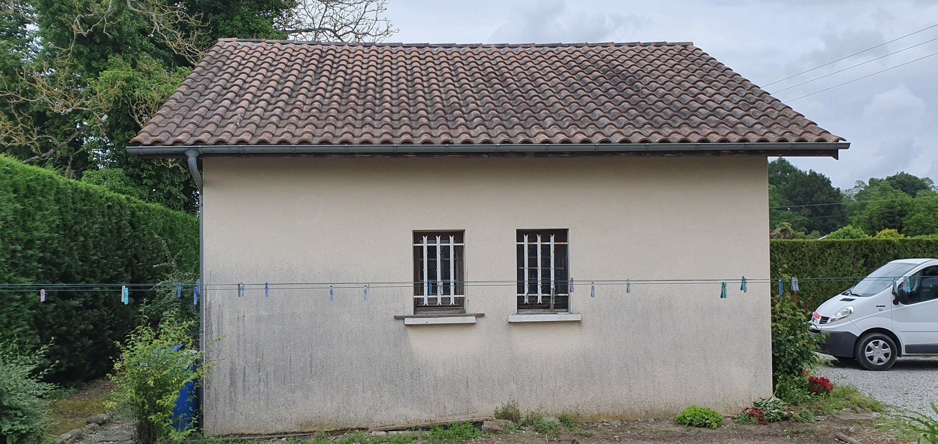 Façade délabrée avant