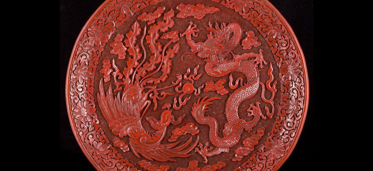Une assiette rouge