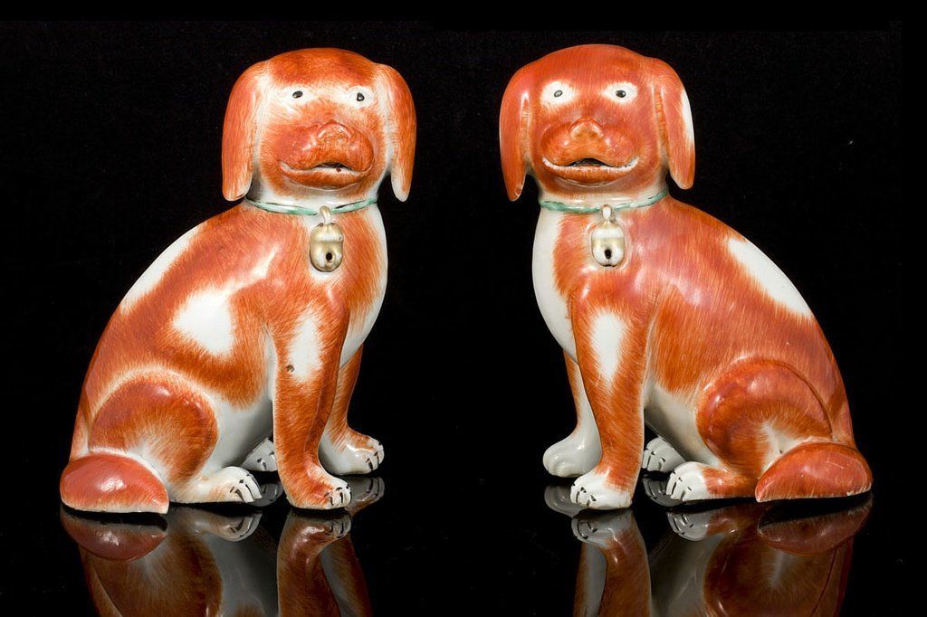 Deux statues de chiens