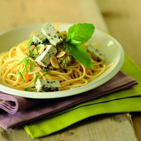 SPAGHETTIS À L’AIL ET AU BASILIC