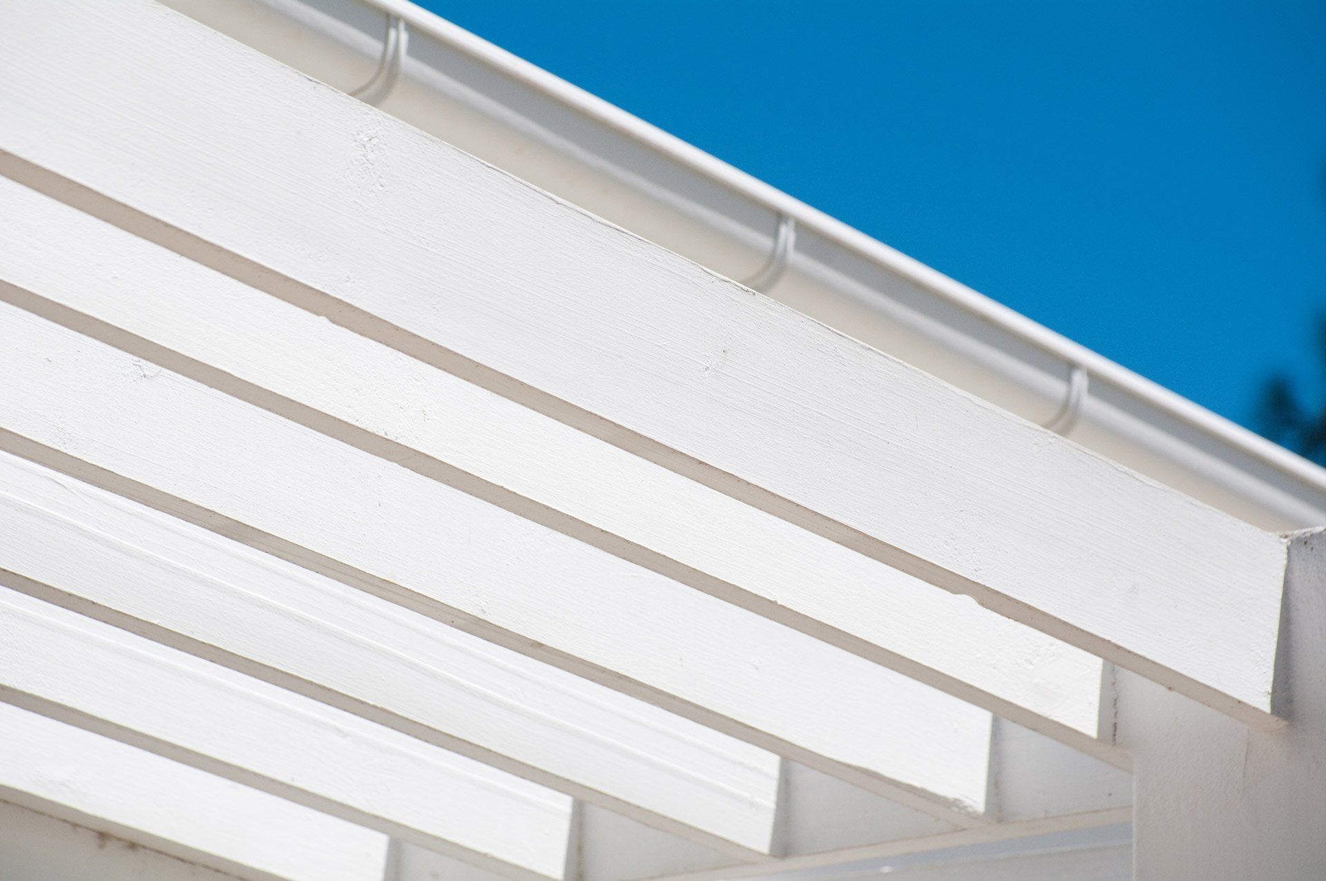 Poutre peinte en blanc