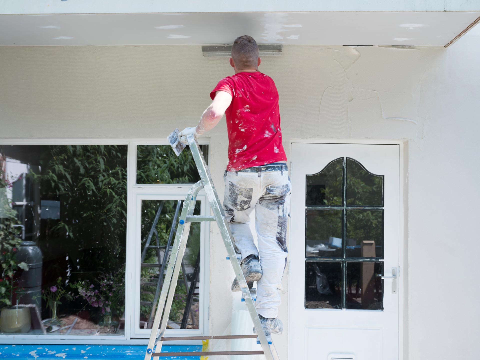 Ravalement de façade par un peintre en bâtiment