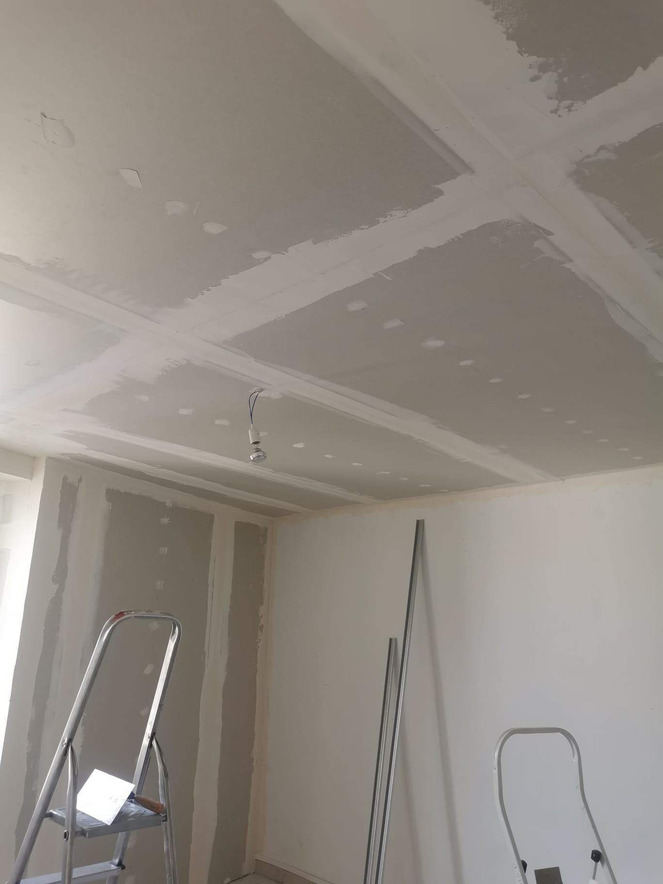 Bandes de plaques de plâtre après ponçage