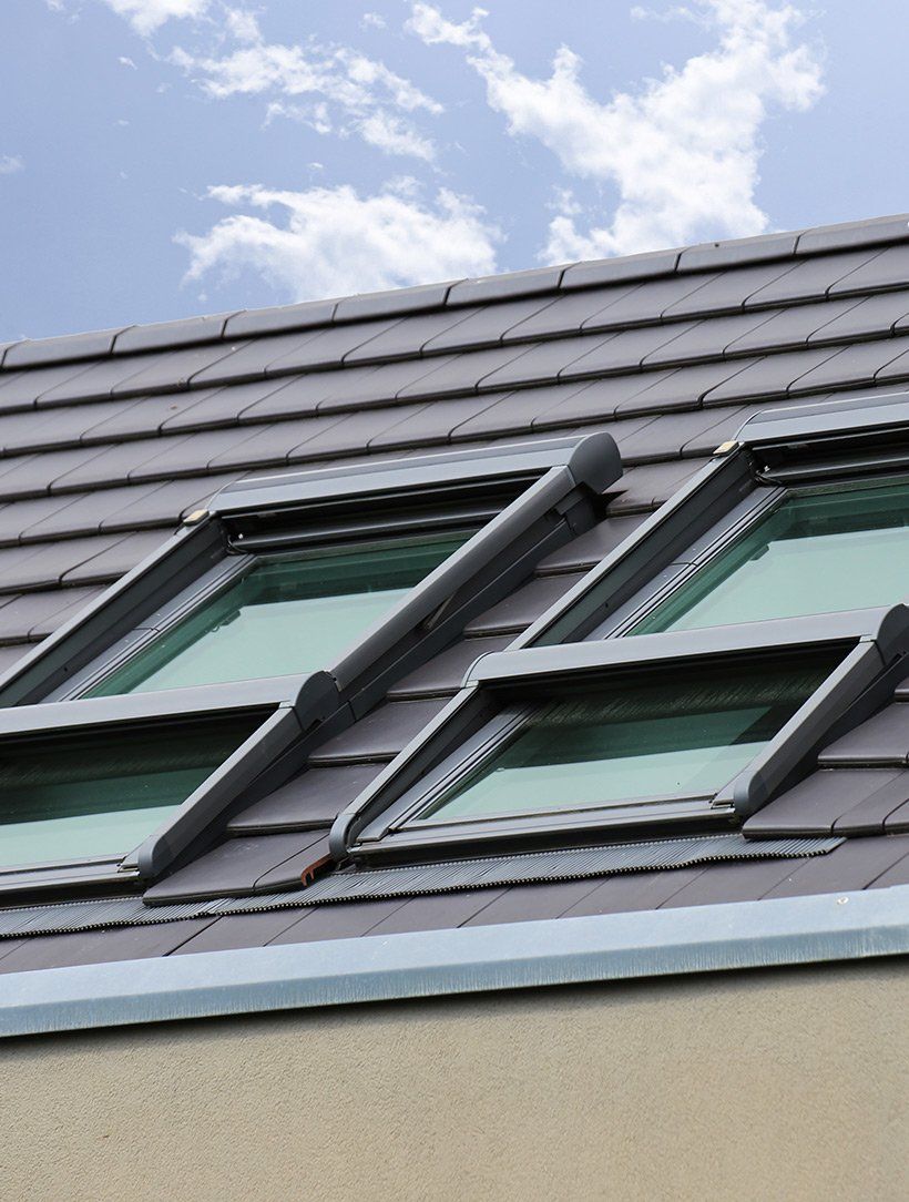 Deux fenêtres de toit de type Velux