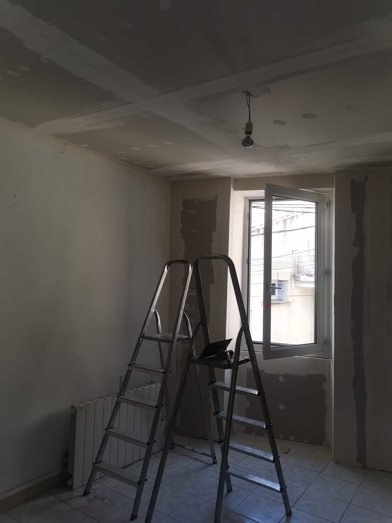 Plaques de plâtre en plafond