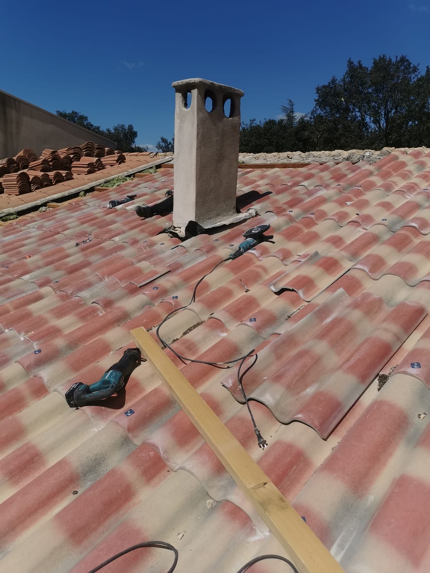 Pose en cours d'éverites imitation tuiles