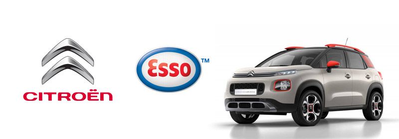 Logos Citroën et Esso à côté d'un SUV Citroën argenté sur fond blanc.