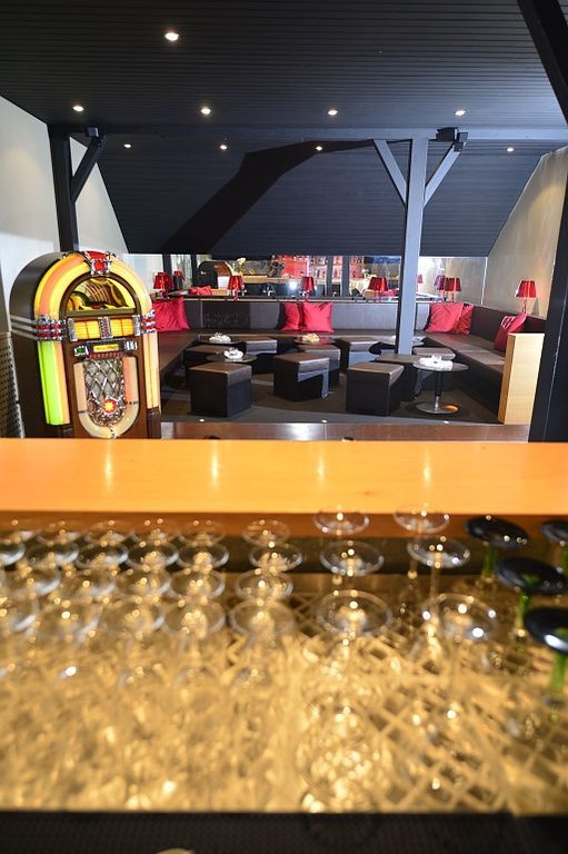 Bar im ersten Stock.