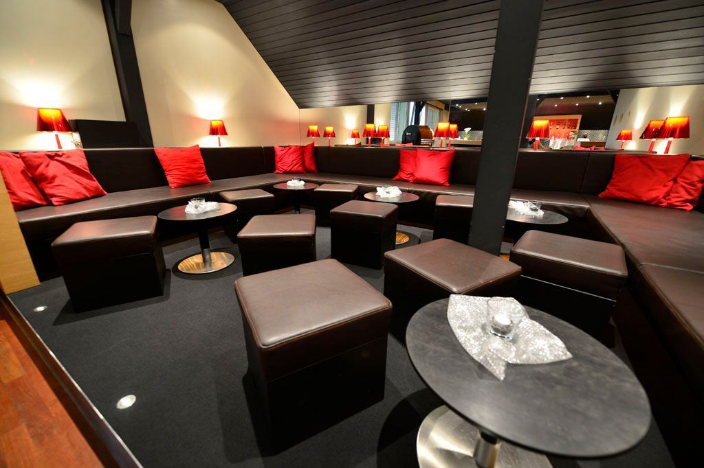 Bar im ersten Stock.