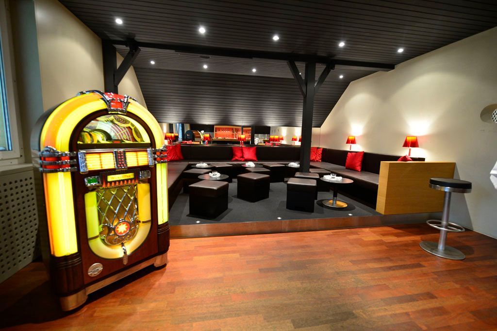 Bar im ersten Stock.