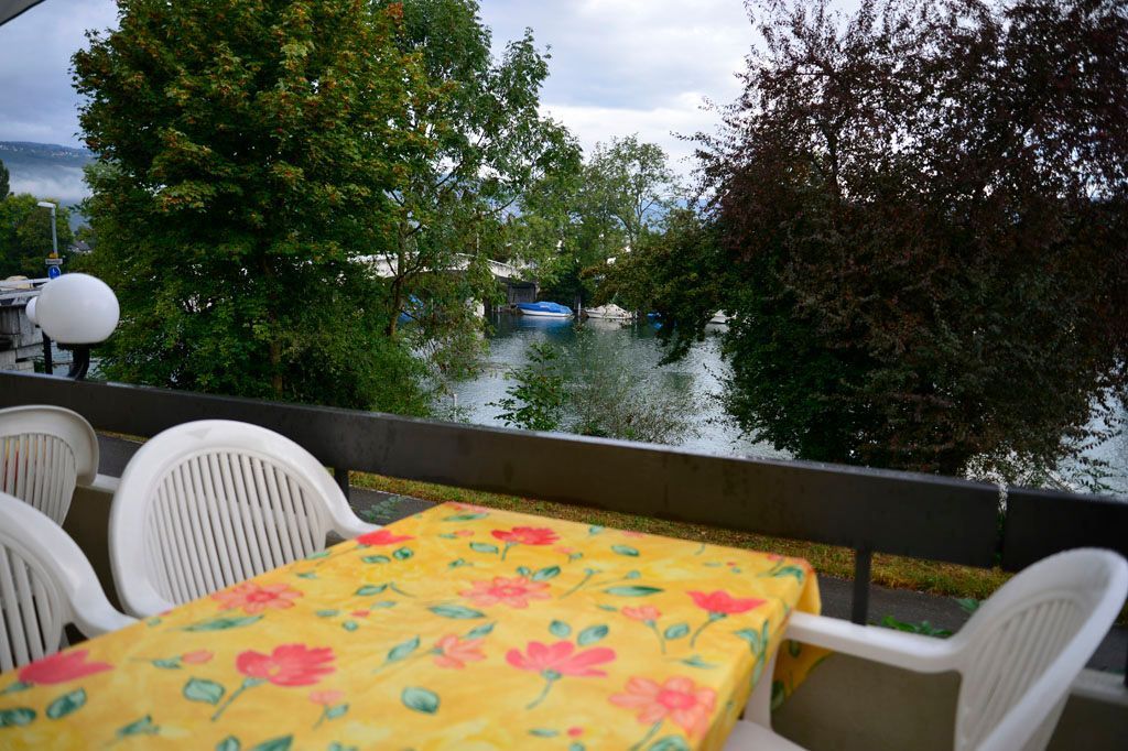 Die Terrasse mit Blick auf die Aare.