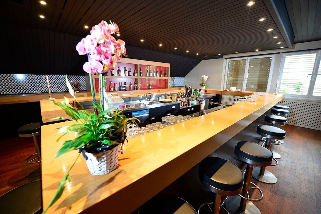 Bar im ersten Stock.