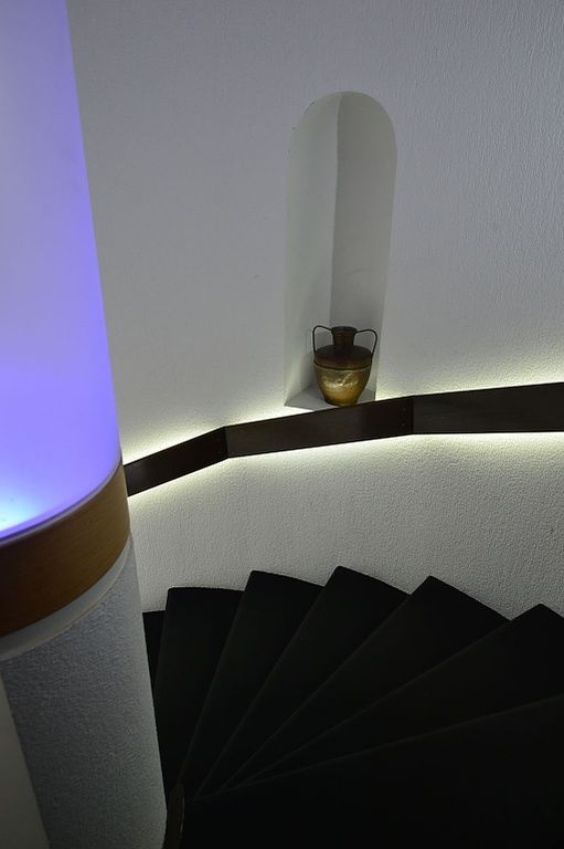 Treppe mit Dekoration.