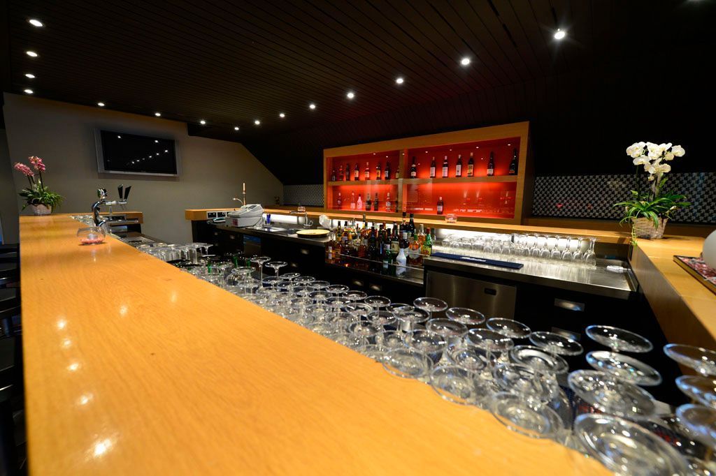 Bar im ersten Stock.