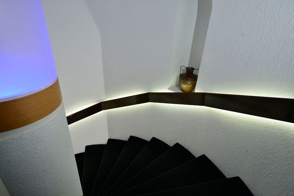 Treppe mit Dekoration.