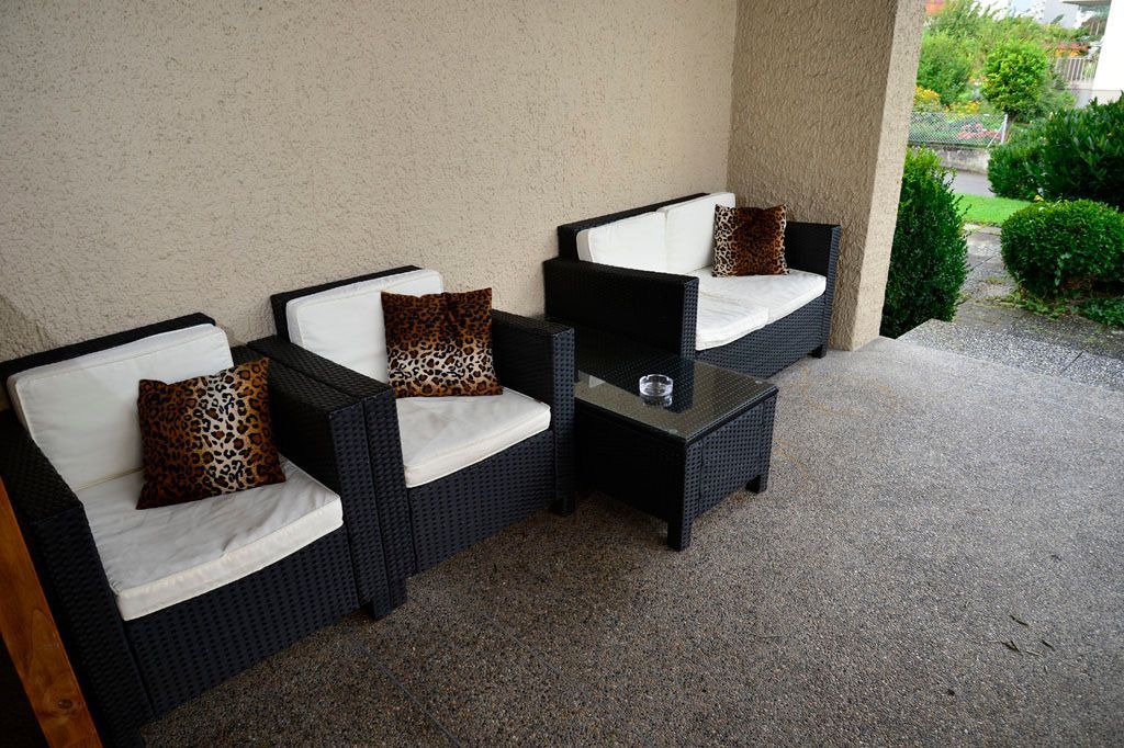 Gemütliche Lounge auf der Terrasse.