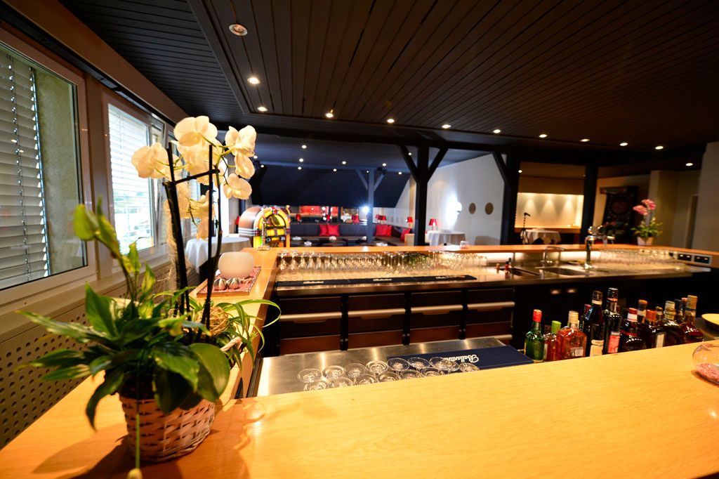 Bar im ersten Stock.