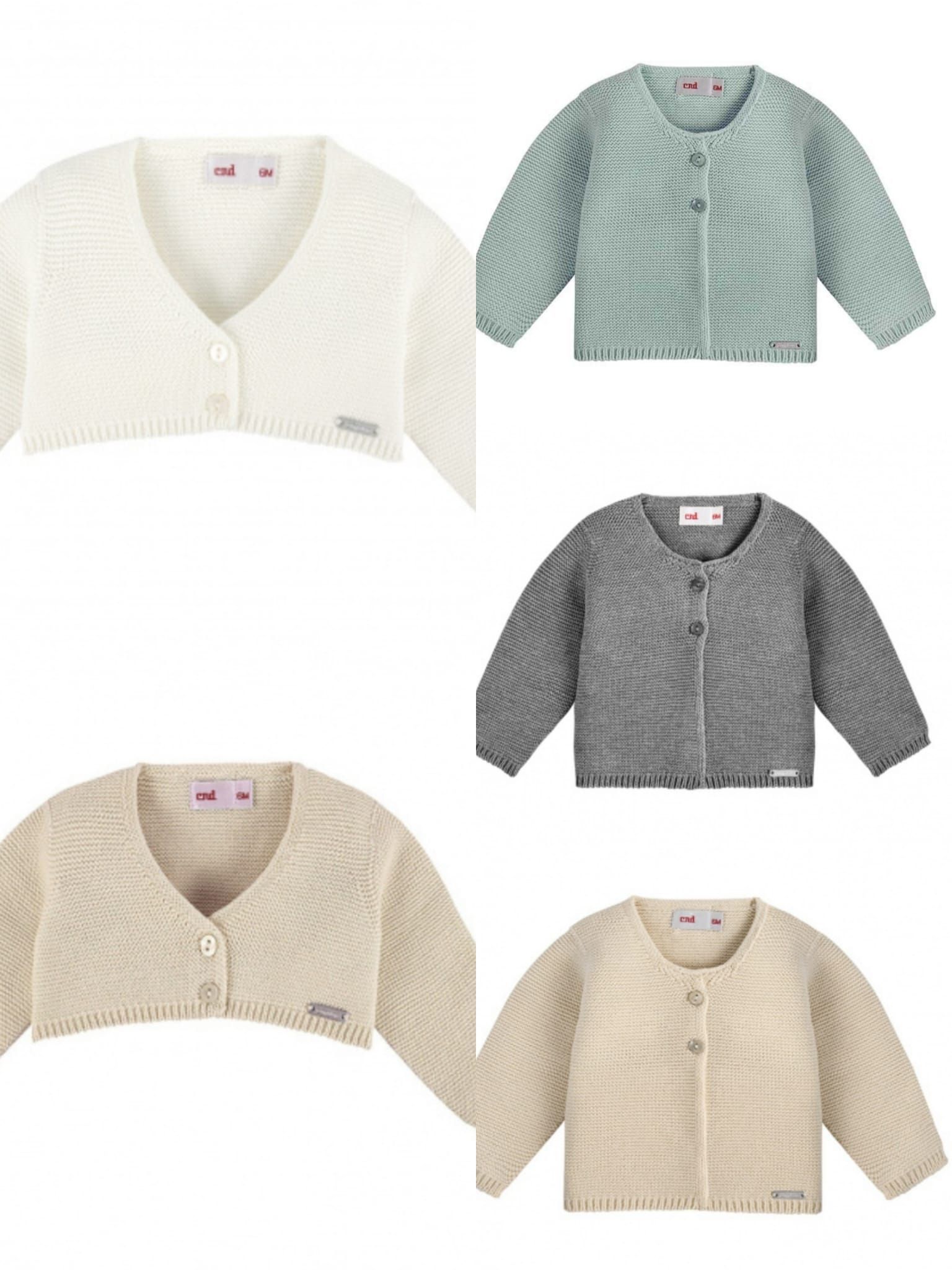 Una niña lleva un cárdigan de varios colores.