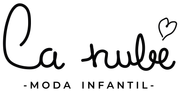Un logotipo en blanco y negro para ca nube moda infantil con un corazón.