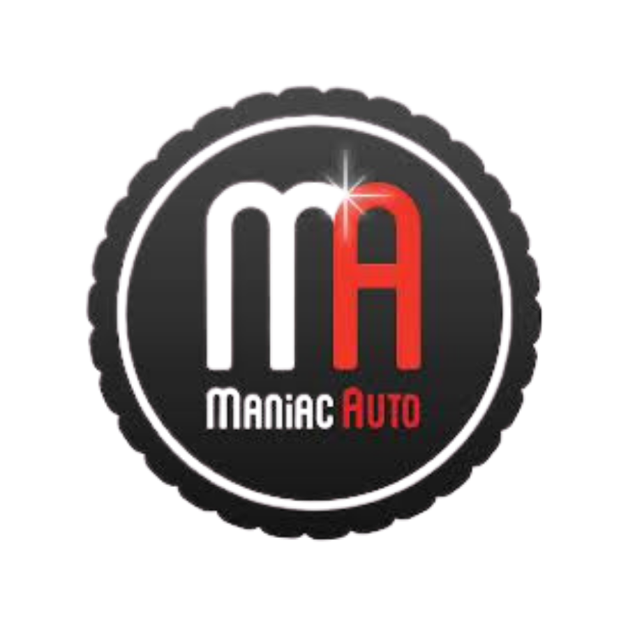 Logo : "MA" en blanc et rouge, "MANIAC AUTO" en texte blanc, à l'intérieur d'un cercle noir avec un bord festonné.