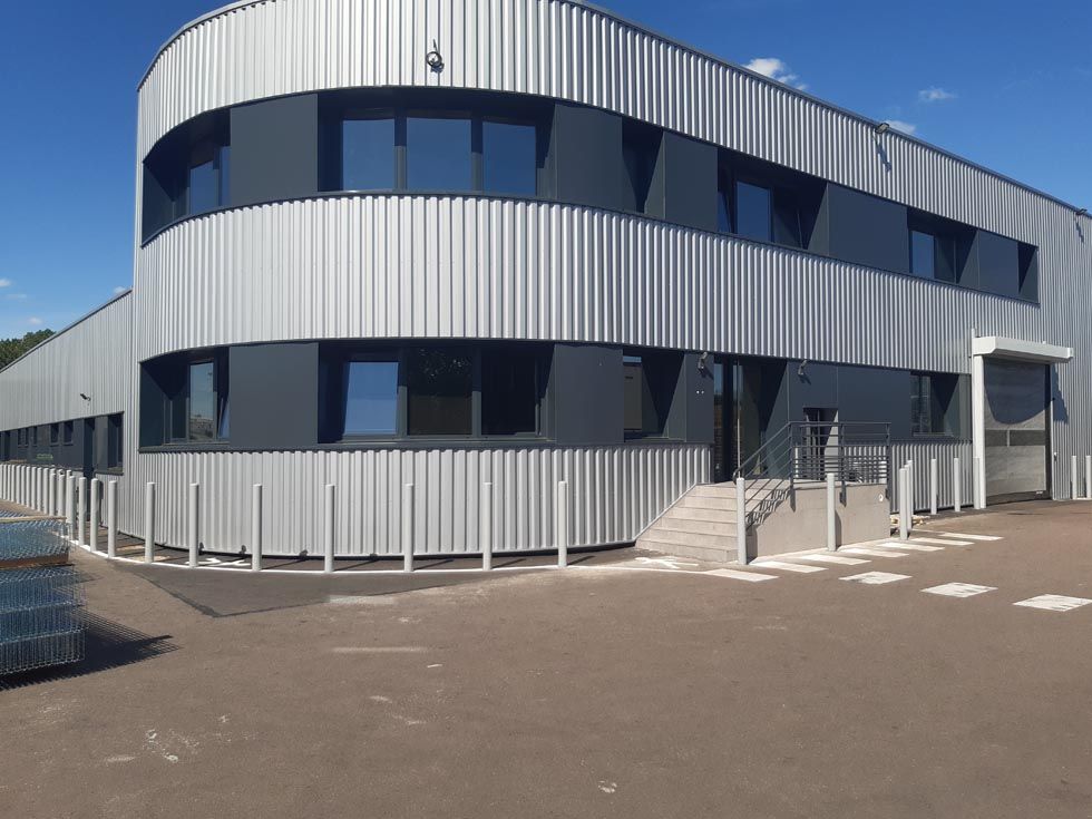 Menuiseries alu sur grosse entreprise