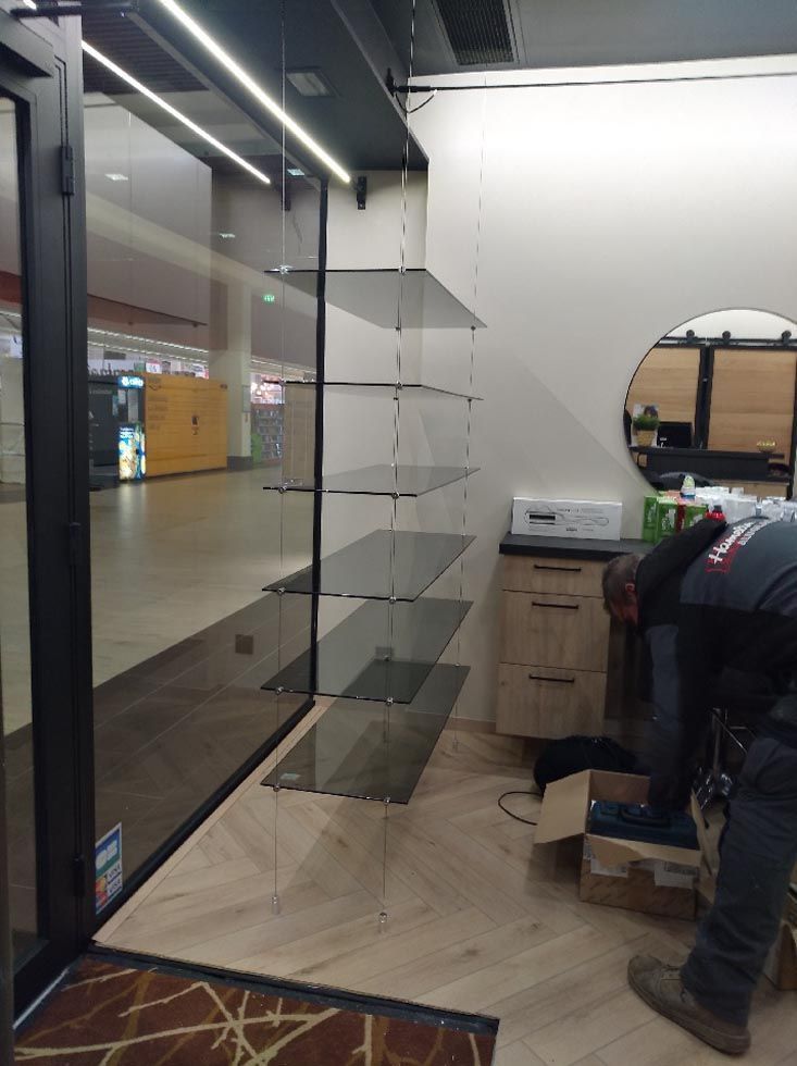 Tablette verre avec câble pour faire office de présentoire