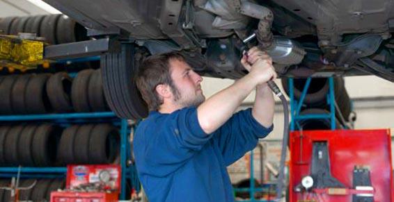 Garages automobiles, réparation - Contrôle et entretien