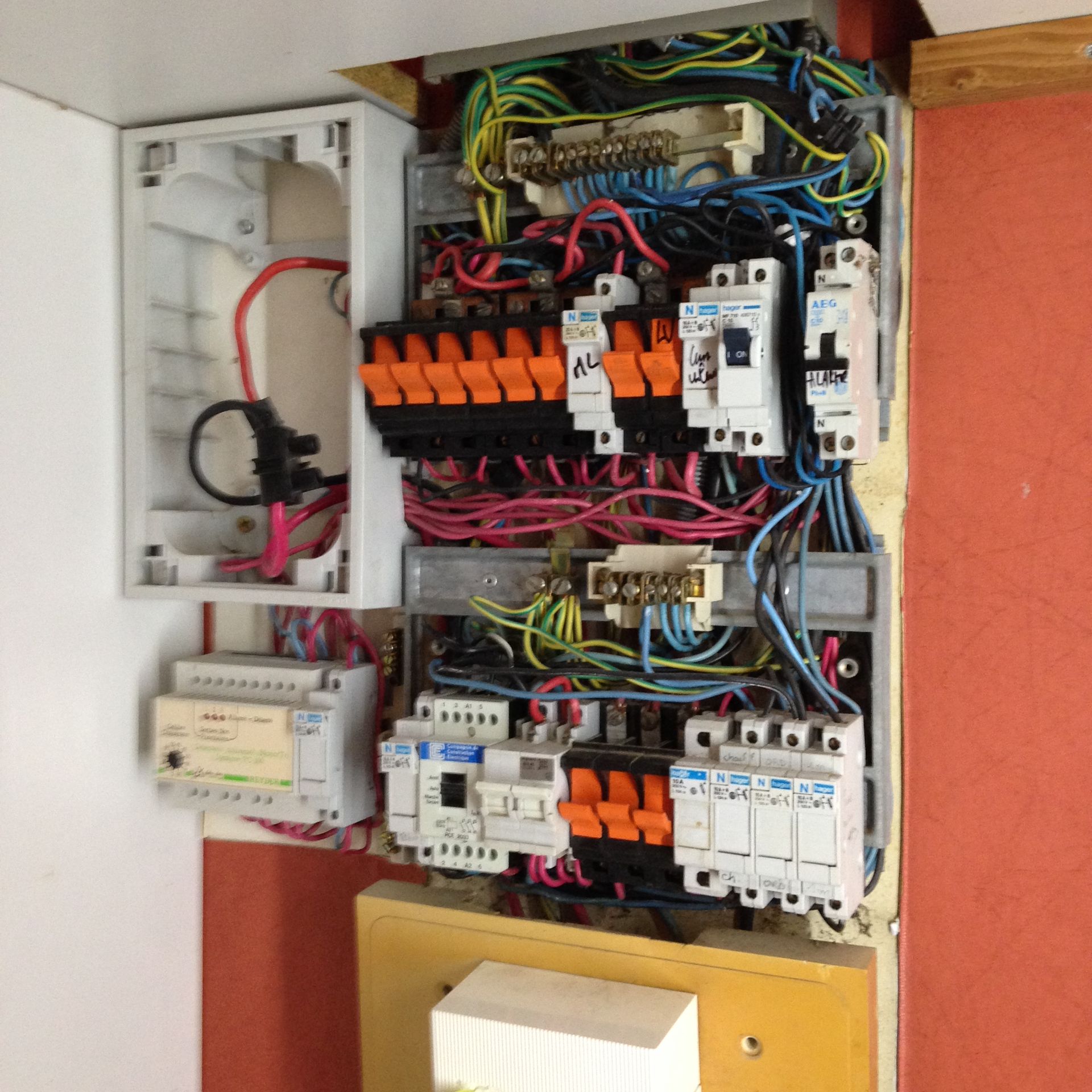 Tableau électrique avant mise aux normes