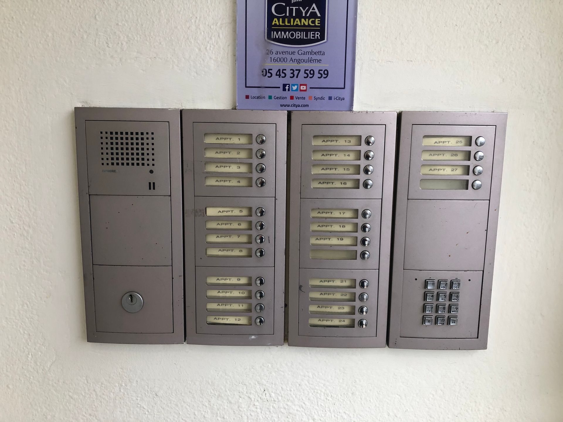 Pose d'interphones résidence