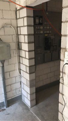 Wenn Sie einen Partner für Umbauten jeglicher Art suchen, wenden Sie sich an uns, die GT Bauservice GmbH mit Sitz in Muttenz. Unsere erfahrenen Kundenmaurer und Gipser stehen Ihnen bei allen Bauvorhaben zur Seite, einschließlich der Renovierung und Gestaltung von Badezimmern. Wir sind in Muttenz, Pratteln, Liestal und der gesamten Region Basel für Sie da. Kontaktieren Sie uns für einen Termin.