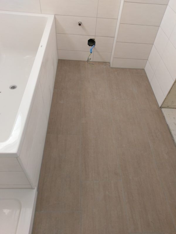 Wenn Sie einen Partner für Umbauten jeglicher Art suchen, wenden Sie sich an uns, die GT Bauservice GmbH mit Sitz in Muttenz. Unsere erfahrenen Kundenmaurer und Gipser stehen Ihnen bei allen Bauvorhaben zur Seite, einschließlich der Renovierung und Gestaltung von Badezimmern. Wir sind in Muttenz, Pratteln, Liestal und der gesamten Region Basel für Sie da. Kontaktieren Sie uns für einen Termin.