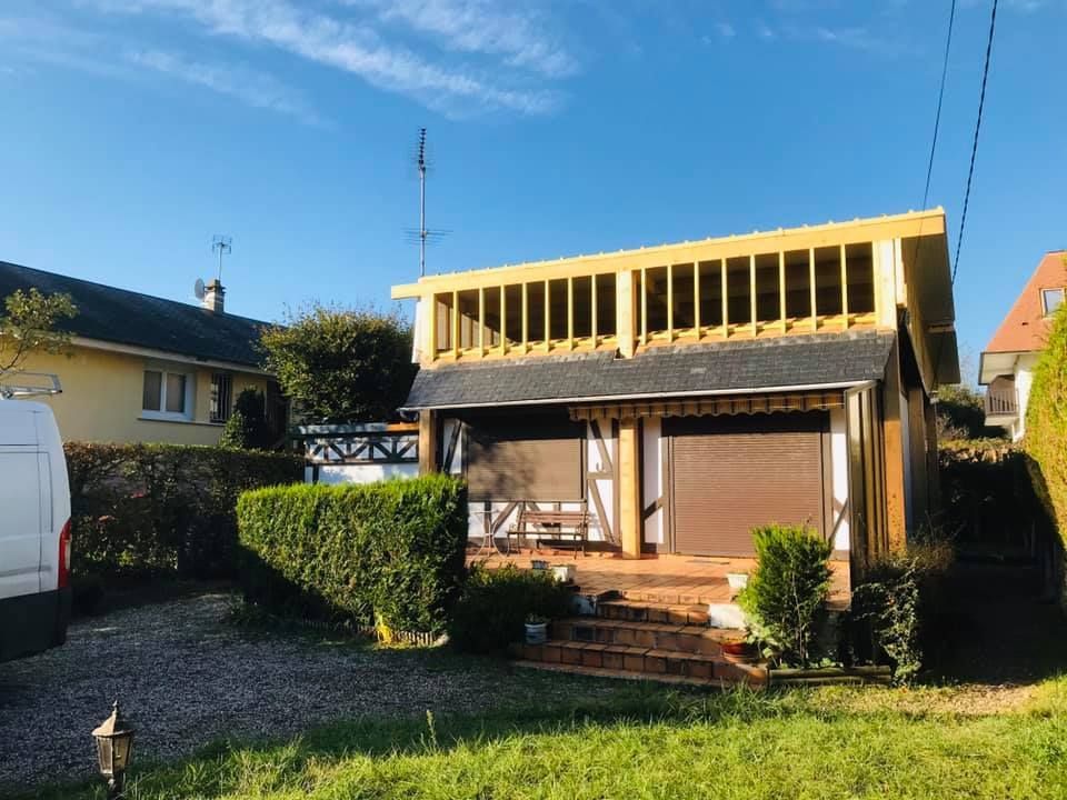 Construction en bois sur un garage