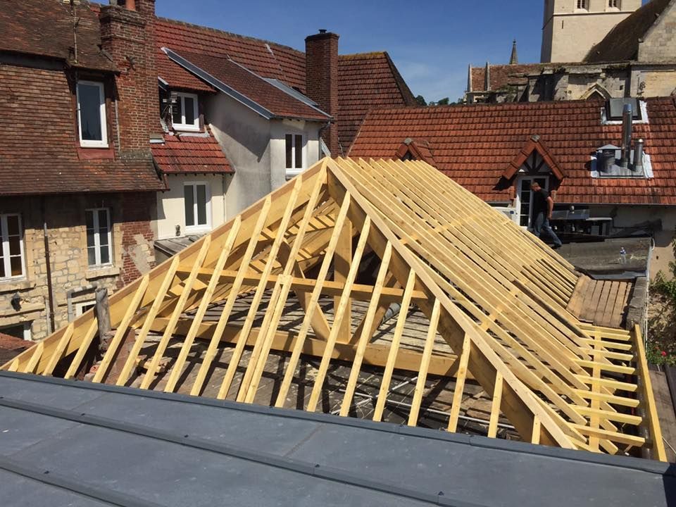 Pose de charpente sur un bâtiment