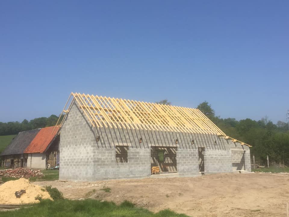 Pose de charpente sur un toit