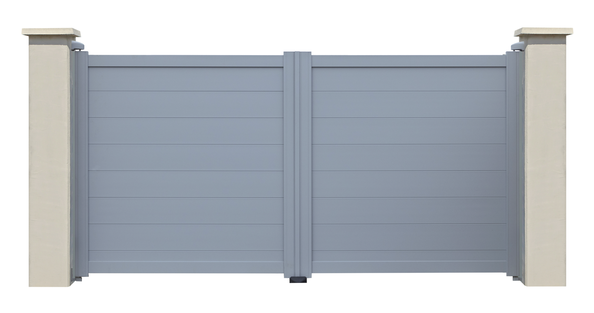 Un portail double gris à lattes horizontales, monté entre deux piliers en maçonnerie claire.