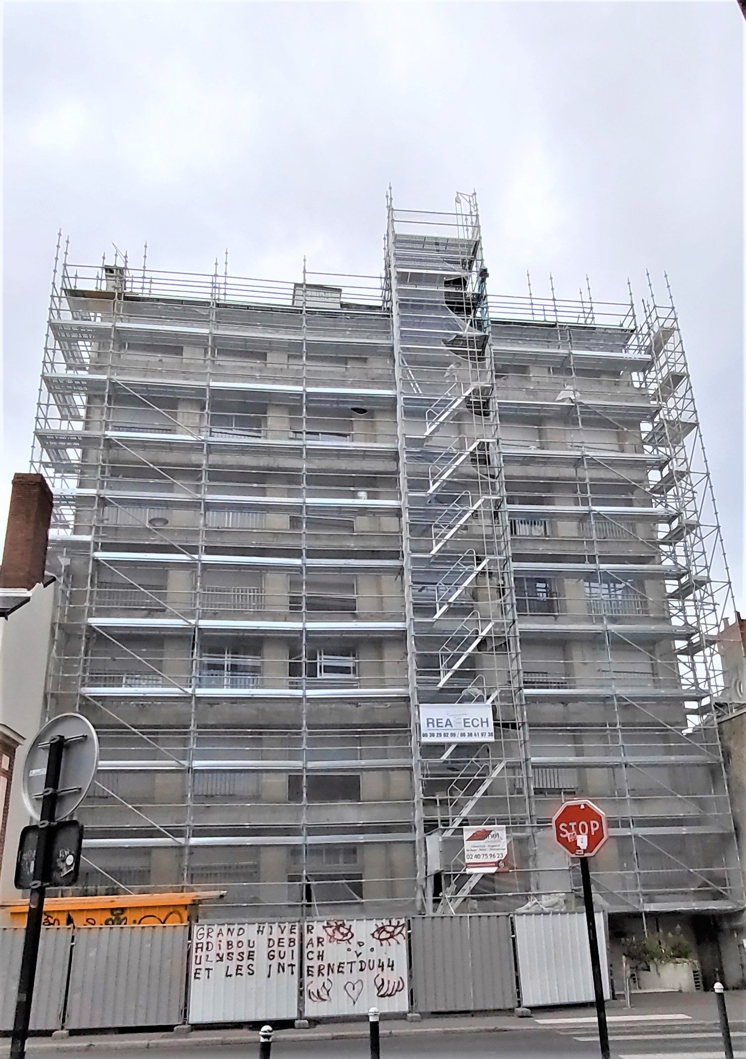 Échafaudage sur un bâtiment.