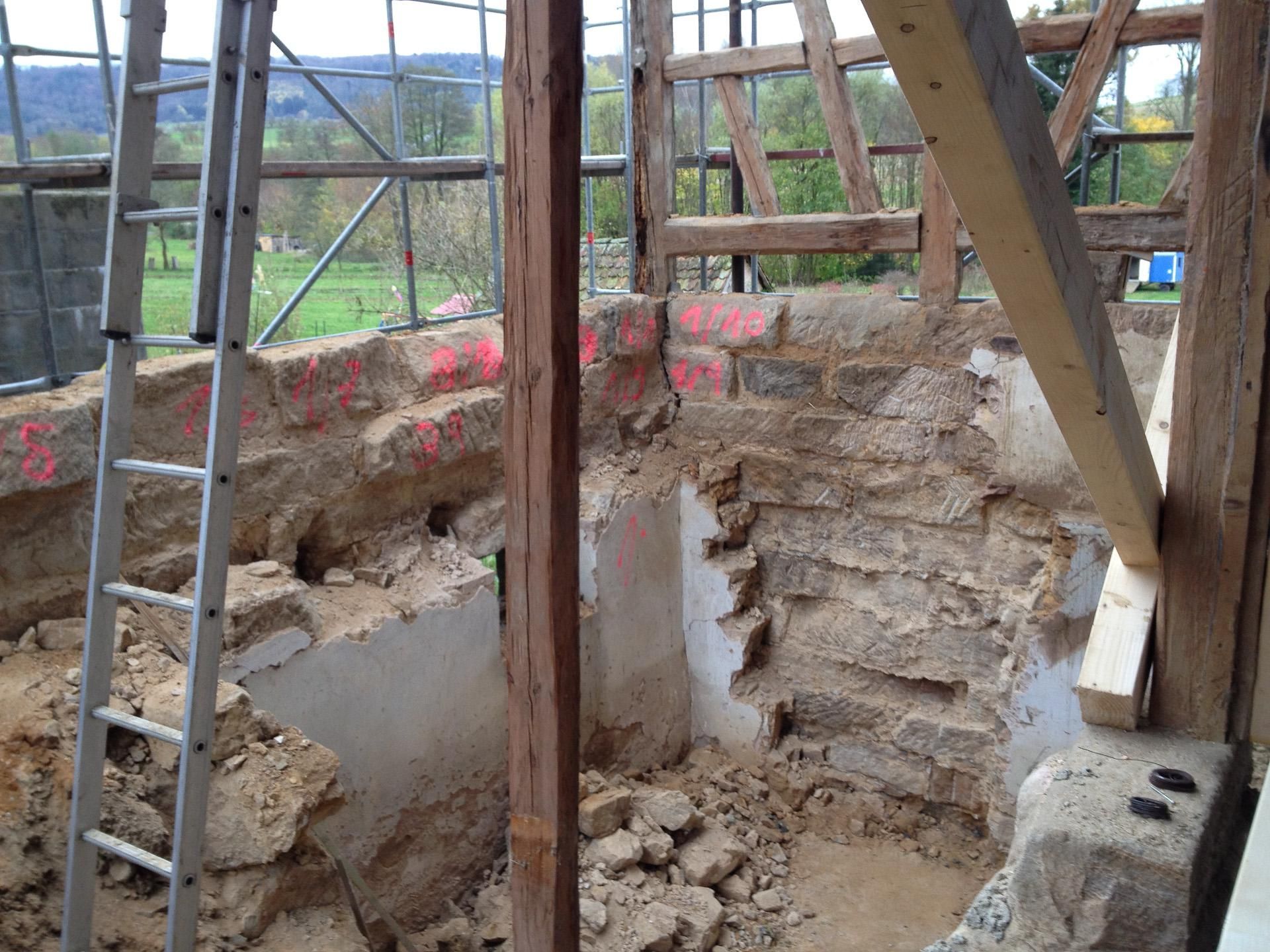 BMS Bau GmbH Abrissarbeiten an einer Scheune