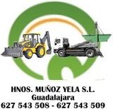 Logotipo con arco circular verde y camiones de construcción; texto: HNOS. MUÑOZ YELA SL, Guadalajara, 627 543 508-509