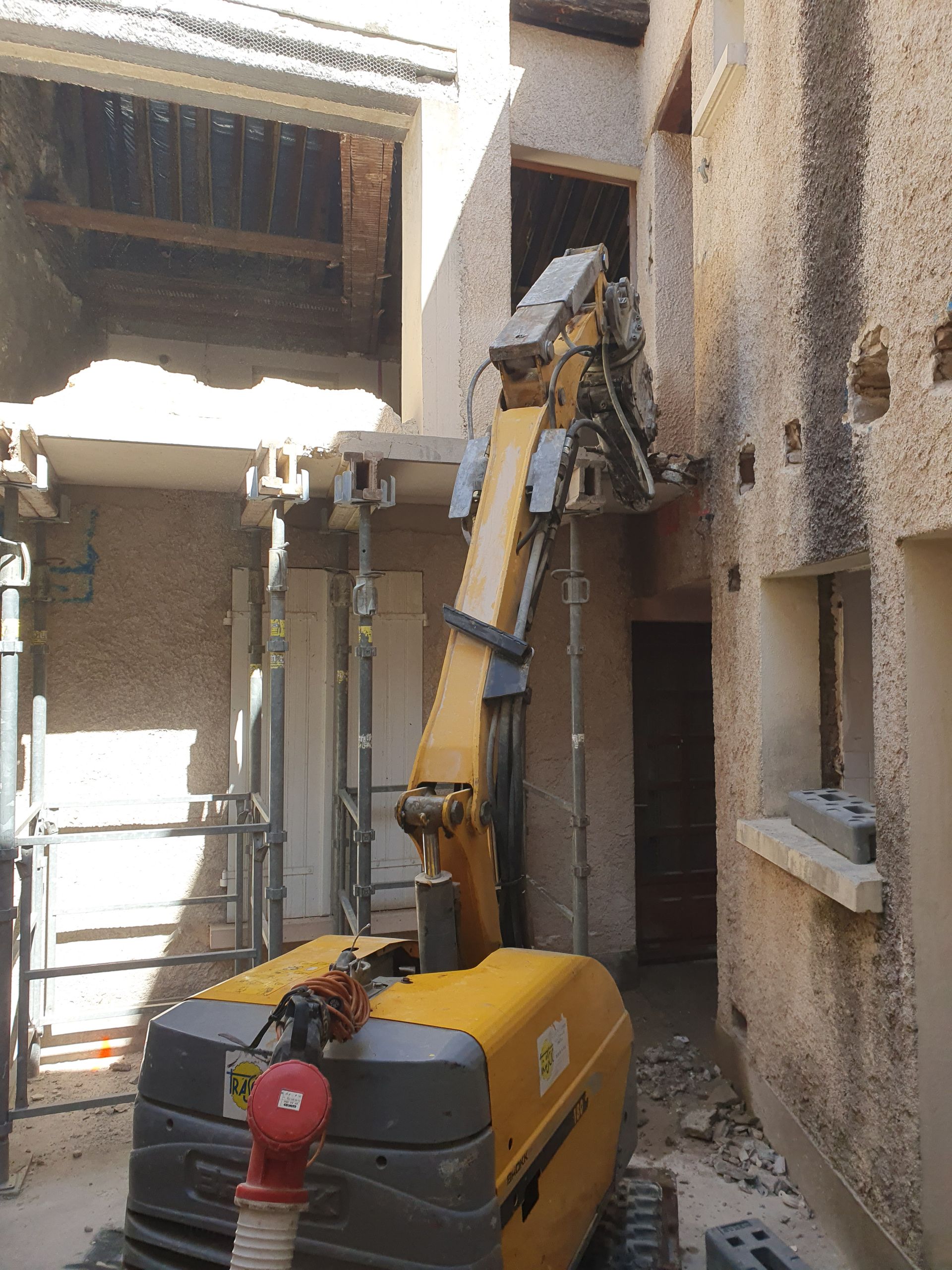 Vers la page Démolition contrôlée.