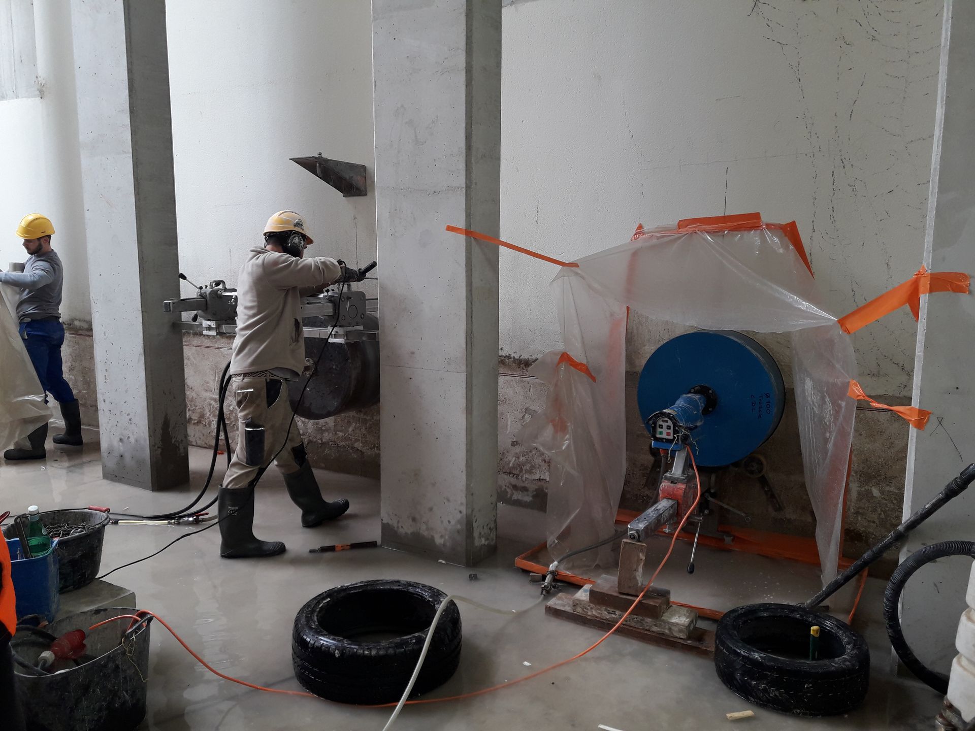 Carottage mural de gros diamètre.