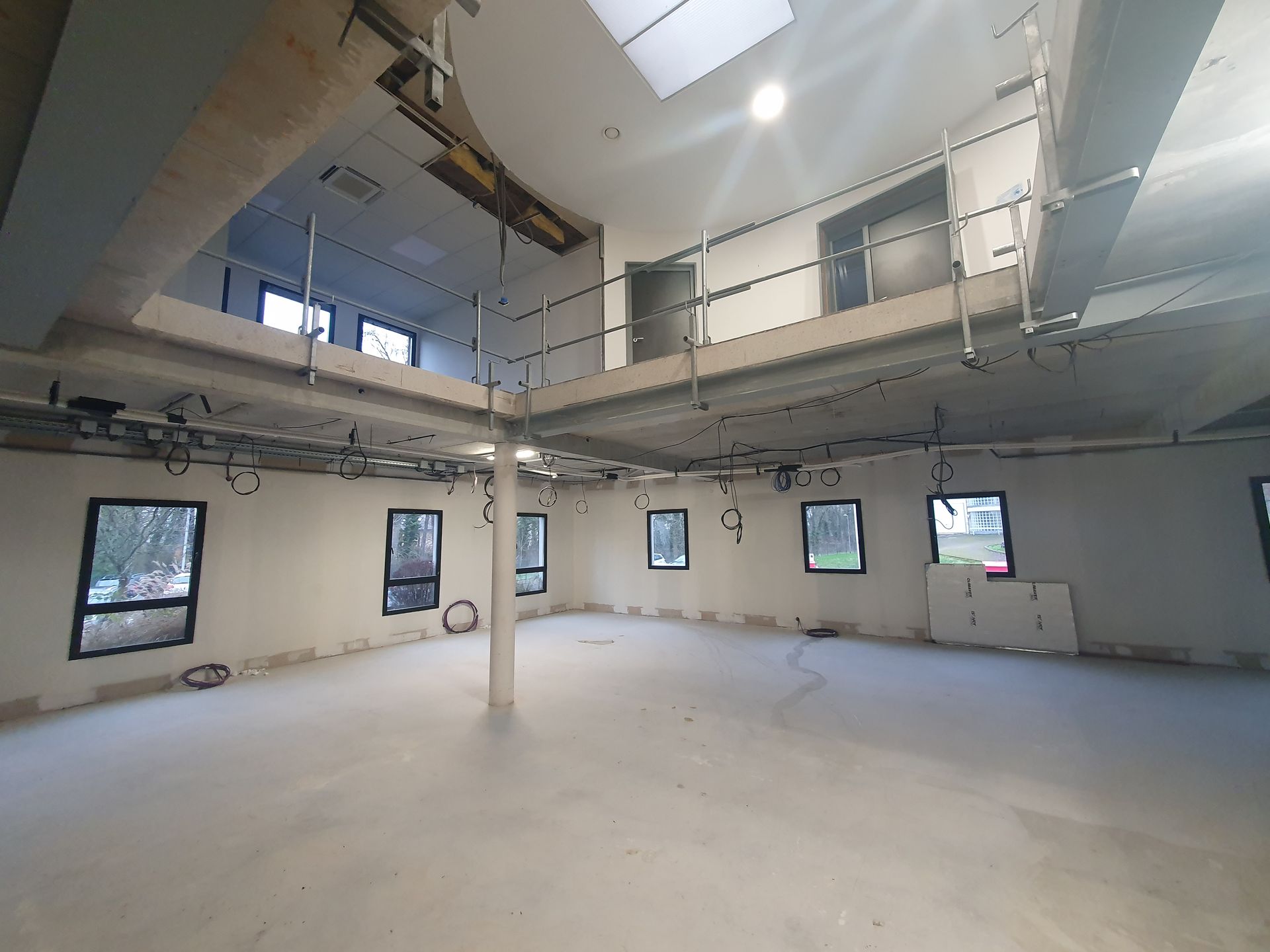 Un bâtiment tout en béton.