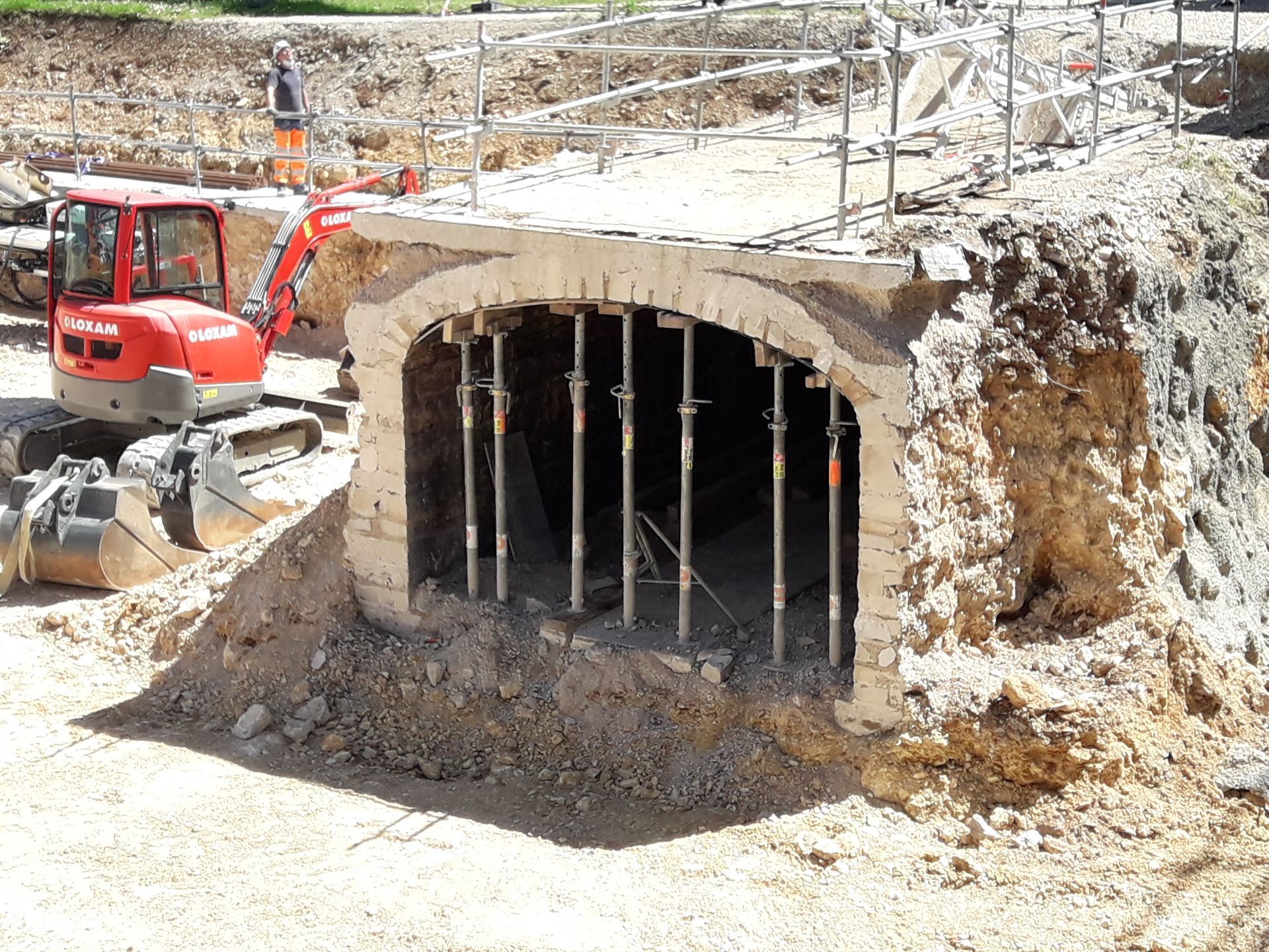 Sciage de voûte en pierre.