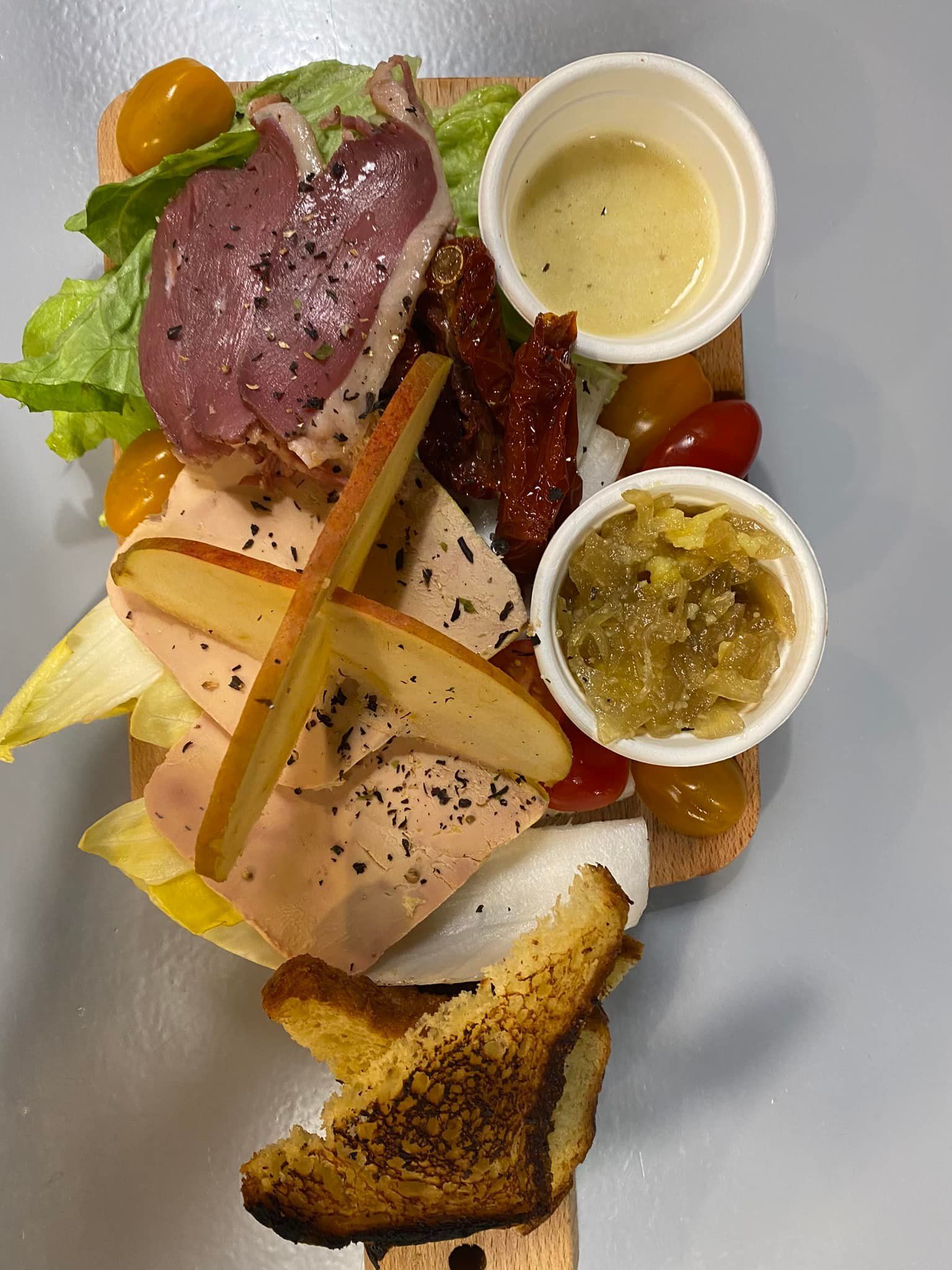Planche avec foie gras