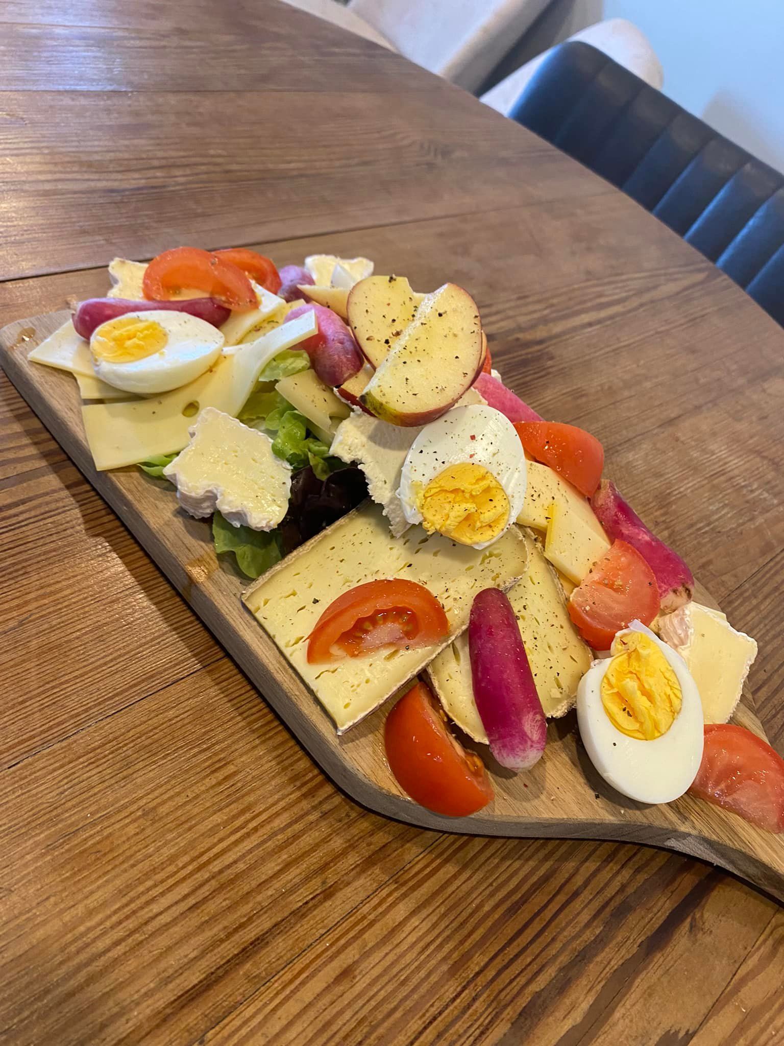 Planche fromages et oeufs