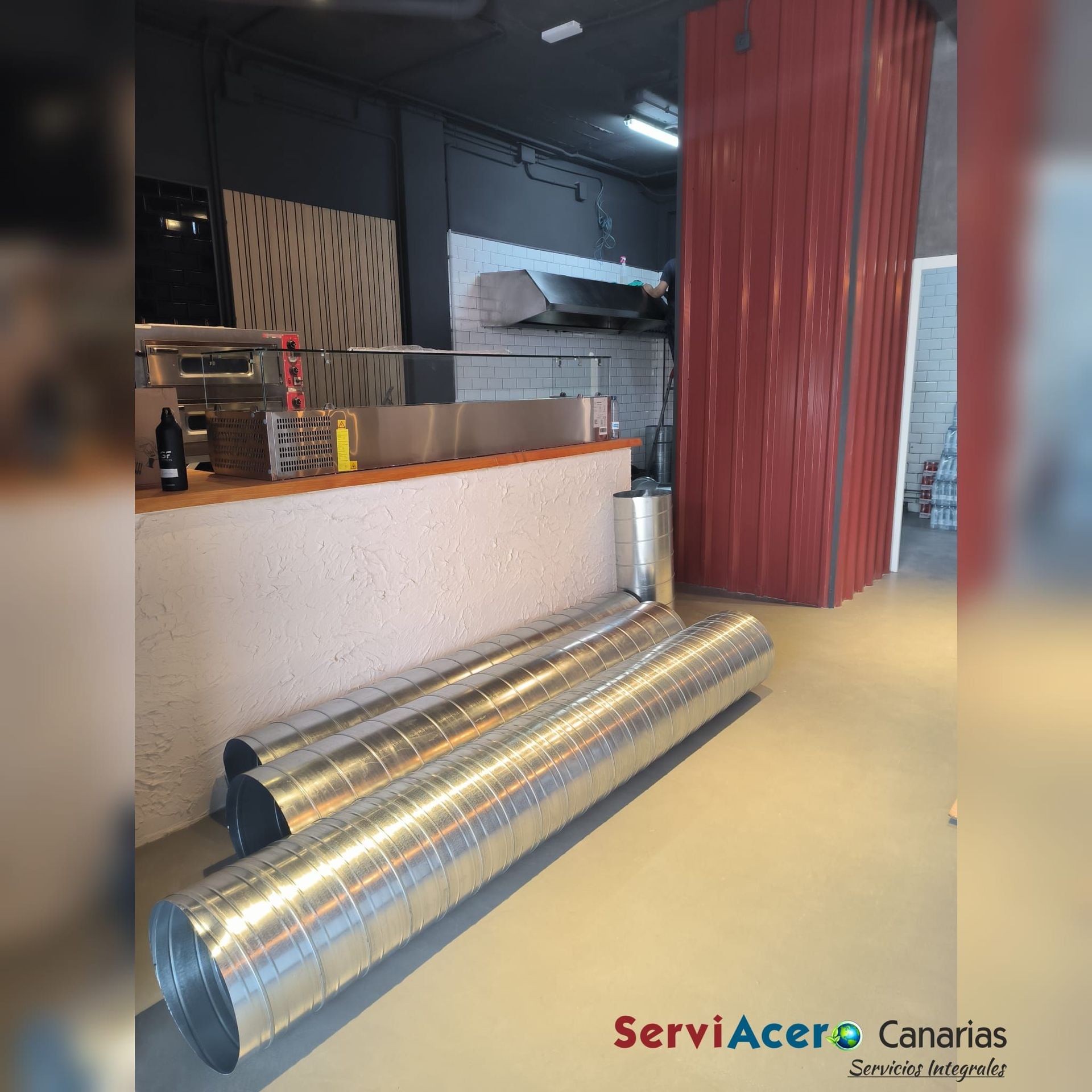 Una imagen de un restaurante con las palabras serviacero canarias en la parte inferior.