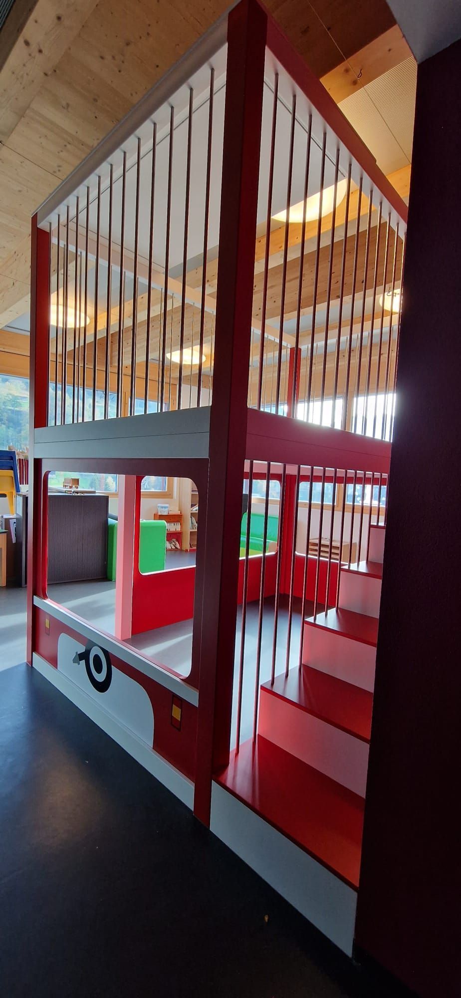 Cabane avec mezzanine Pompier pour l'UAPE de Troistorrents