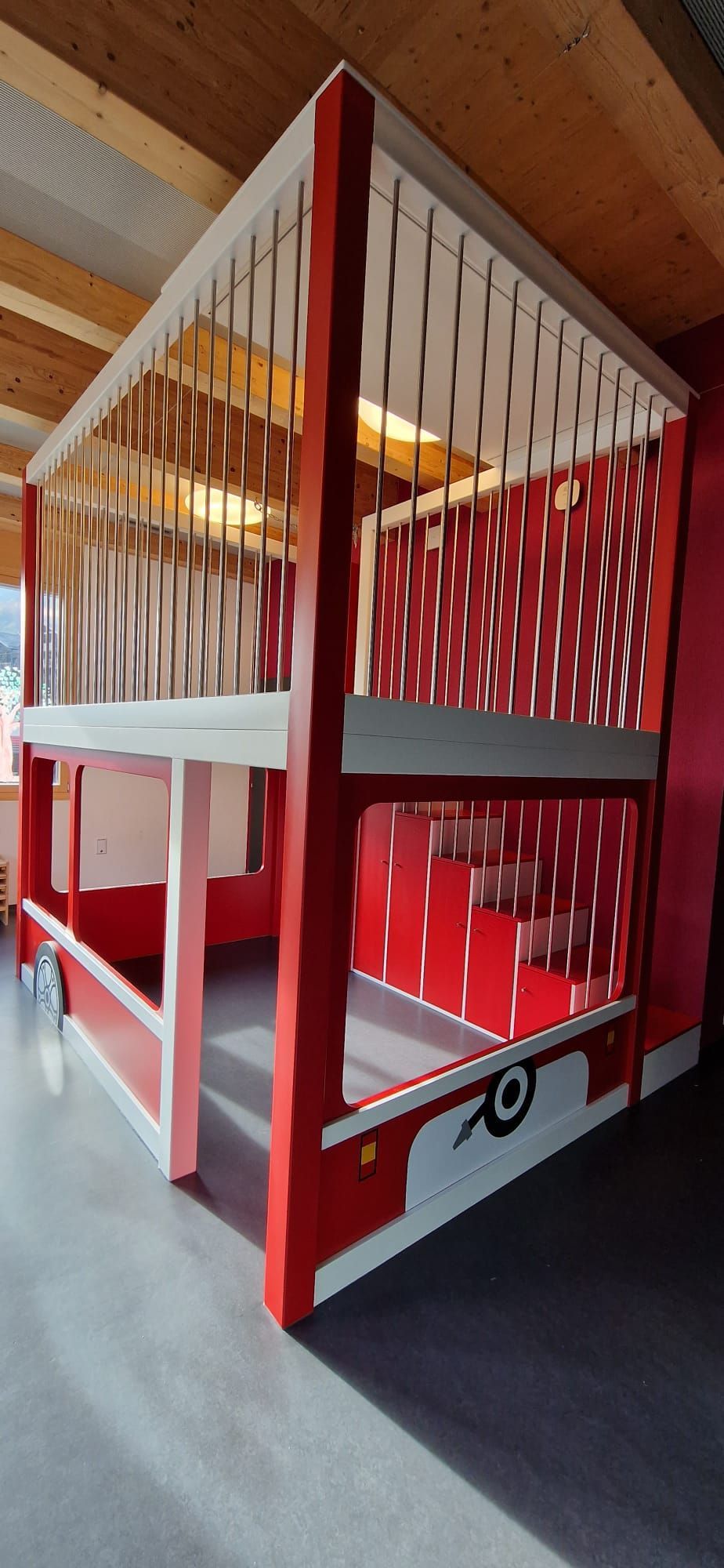 Cabane avec mezzanine Pompier pour l'UAPE de Troistorrents