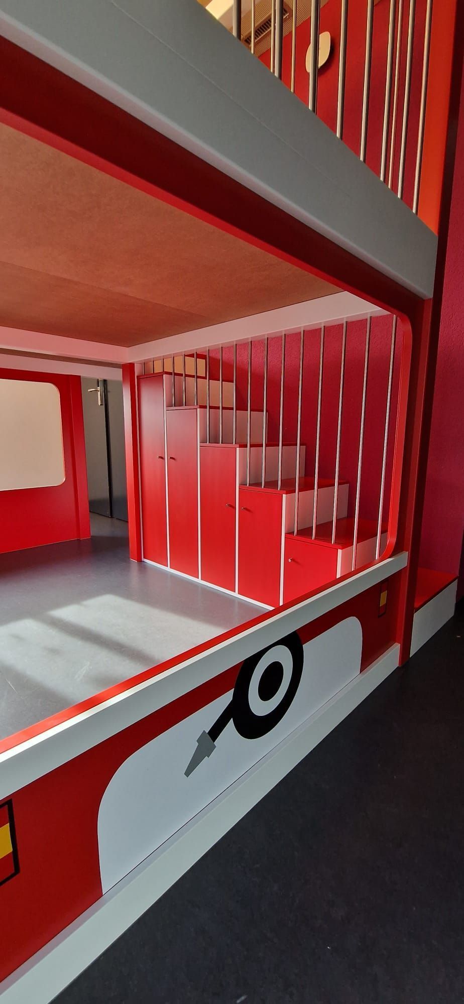 Cabane avec mezzanine Pompier pour l'UAPE de Troistorrents